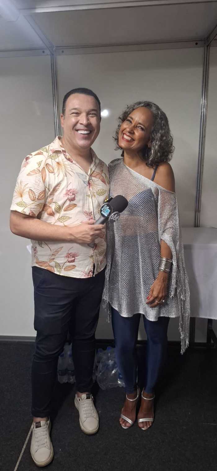 Jornalista Helton Carvalho com Carla Visi